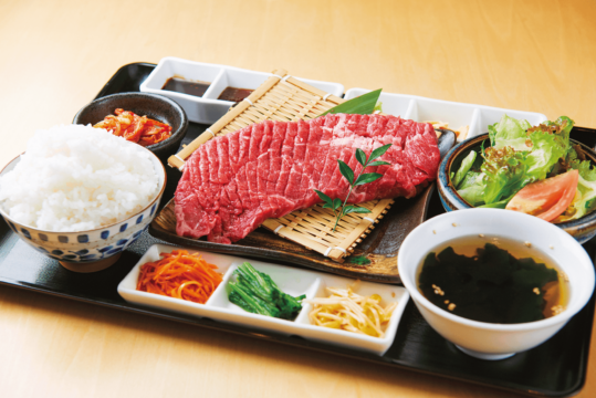 【福岡肉本2025】肉と銀シャリ 満足＆満腹の ランチセット ！『大衆焼肉 かまど屋』|　城南区七隈