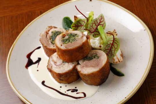 【うまかもん】『博多しゅんぎく』の香りとほろ苦さを鶏肉で包み込んだ一皿 ～Produce of Fukuoka City～