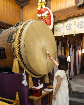 【FUKUOKA、真ん中旅。】十三社をお祀りする、 気軽に立ち寄れる街中のパワースポット 「曩祖八幡宮」