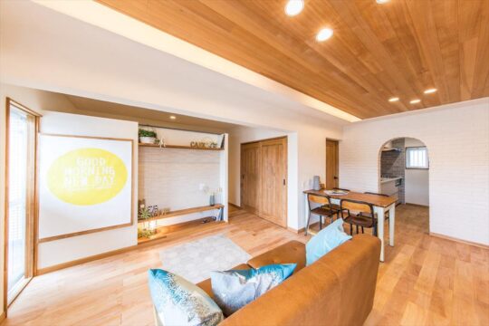 マンションの一室を自然素材に包まれた空間に｜AJF HOME（福岡市早良区）