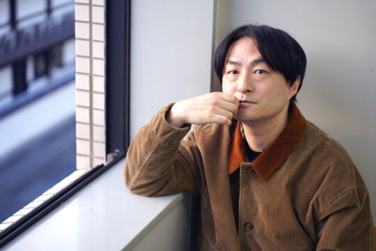 【インタビュー】映画『架空の犬と嘘をつく猫』より、森ガキ侑大監督が登場。「映画を通して、時の流れを感じ取れること自体が豊かで有意義だと実感してもらえたら」