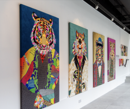 指定有形文化財『旧安川邸』をカラフルな布で彩る。イワミズアサコ個展「布とつながるキメコミアートの世界」【2/11～2/23】