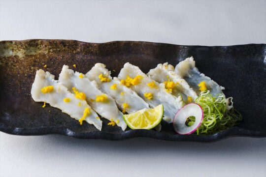 【旅するふくおかの魚フェア：東京出張中！】 福岡の海の幸を、気軽な和食で。天然フグとアカモクを和食バル音音で味わう