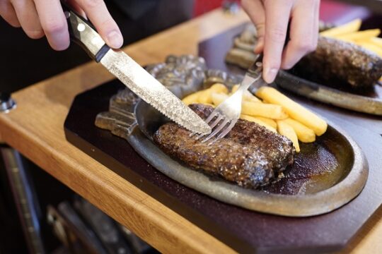 【福岡ニューオープン】ハンバーグなのに、まるでステーキのような味わい⁉『ブロンコビリーゆめモール那珂川店』が誕生！