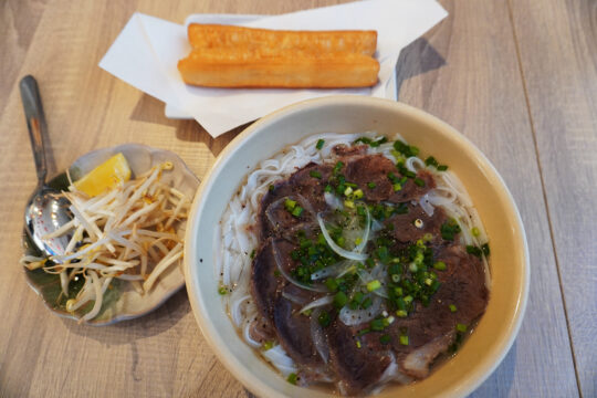 【福岡ニューオープン】現地語が飛び交う店内で本場の味を | 博多