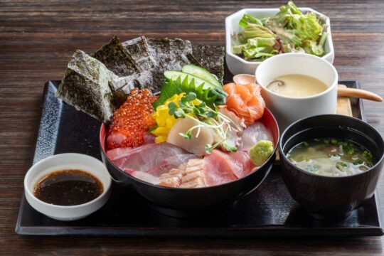 【福岡有明のりフェア】～おすすめネタがのる海鮮丼に 『福岡有明のり』で旨味をプラス～『海鮮処 辰海』