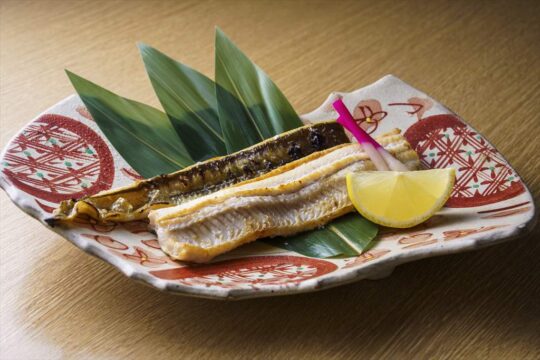 【旅するふくおかの魚フェア：東京出張中！】 日本酒とともに味わう、福岡の海の幸。クエ・虎河豚・玄界灘穴子をぬる燗佐藤で