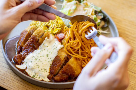 【九州三菱自動車】（Car Life vol. 233）一皿で笑顔になる、トルコライスの洋食屋。