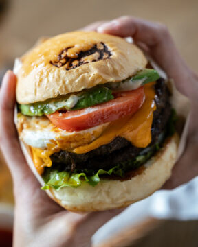 【FUKUOKA、真ん中旅。】夢みたいなハンバーガー、叶います 『RHINO CAFE（ライノカフェ）』