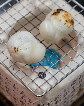 【FUKUOKA、真ん中旅。】飯塚・伝説の逸品とアートが共存する新スペース 『休憩処 とまり木』
