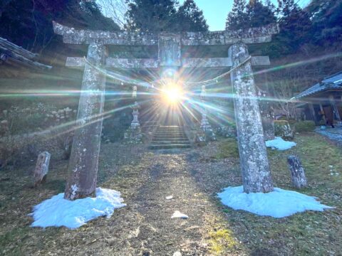 【福岡】2月中旬がチャンス！ 東峰村・岩屋神社の「光の道」が神秘的すぎる