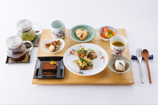 【ニューオープン】有田焼の聖地に誕生。伝統とヴィーガンが融合する「CAFE USEUM ARITA」