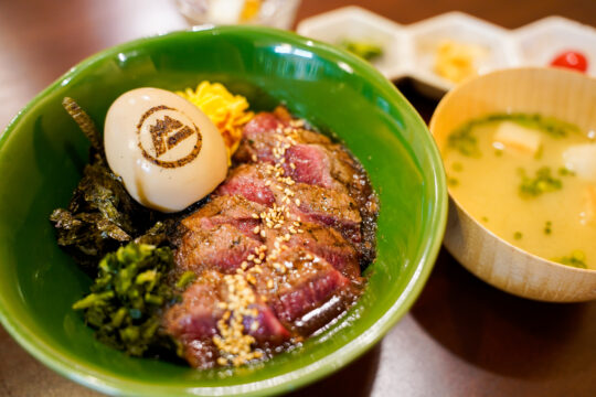 【ニューオープン】昼も夜も、あか牛が待っている。｜山一