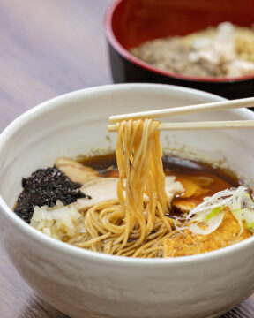 【FUKUOKA、真ん中旅。】スープをゴクゴク行きたい、煮干しラーメンの店『麺や紅鱗』