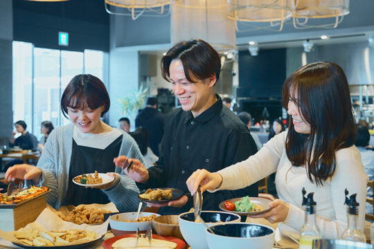 人気カフェ＆薪火ダイニングが2周年！限定ビュッフェイベント開催へ