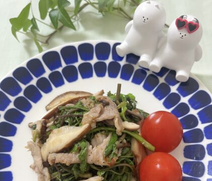 【大分県 安心院応援プロジェクト】むにゃむ安心院レシピ『塩麹せり＆しいたけ黒瀬のスパイス炒め』