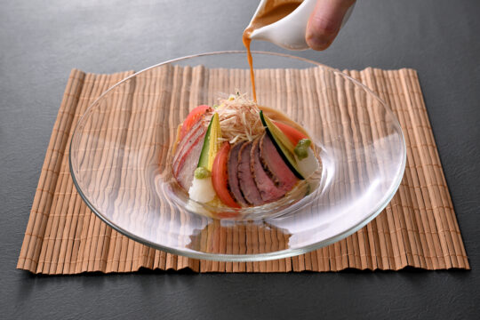 【ホテル日航福岡】三種の肉が主役の贅沢冷麺『29冷麺』がランチ限定で登場！
