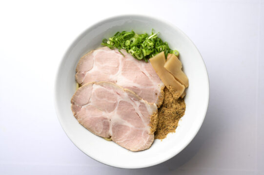 あの日、あの時、あの場所で食べられる限定麺　～油そば専門 豚と太麺～