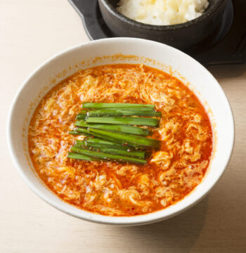 福岡麺本「麺旅スタンプラリー」参加店舗 【辛麺と手包み餃子 こるり】をご紹介