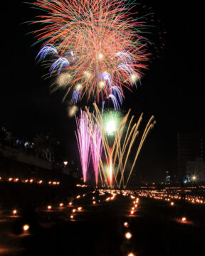 【バスで行く長崎観光🚌】２万本の灯りと花火が織りなす幻想的な祭り🎇諫早万灯川まつり