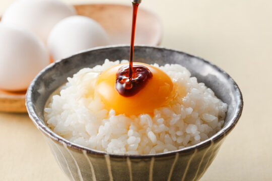 九州醤油×ごま油の新感覚調味料！「ごま油卵かけ醤油」でいつもの朝ごはんを格上げ