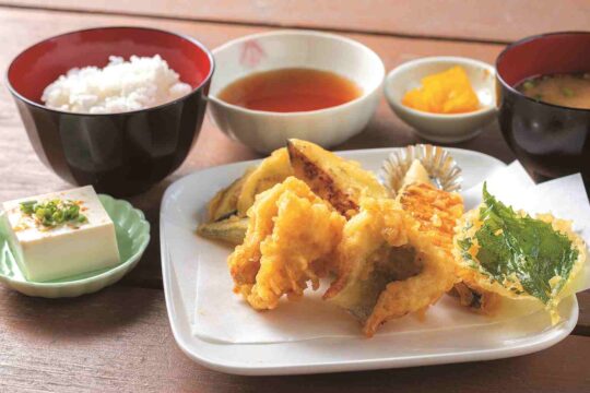 【豊前海の鱧フェア】～ハモを主役に地元の素材が揃う 豊前オールスターの定食～『屋台村 あっちゃん亭』