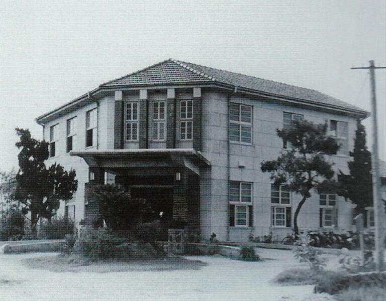 昭和２８年　夏落成　安心院町役場