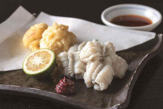 【豊前海の鱧フェア】～新鮮なハモを味わうなら 天ぷらと湯引きははずせない～『本格焼鳥 黒のれん』