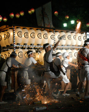 【バスで行く長崎観光🚌】爆竹が鳴り響く！長崎の夏を彩る伝統行事🏮長崎精霊流し