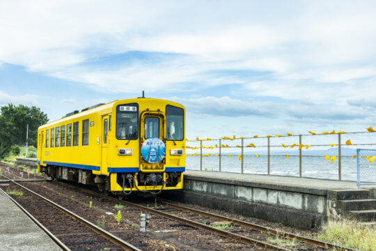 【鉄道で行く長崎観光🚃】日本一海に近い駅！目の前に広がる青い海🌊大三東駅